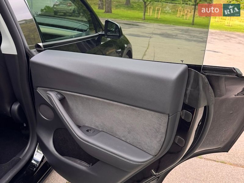 Внедорожник / Кроссовер Tesla Model Y 2024 в Киеве