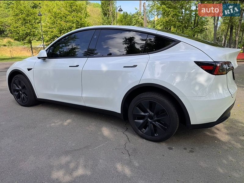 Внедорожник / Кроссовер Tesla Model Y 2025 в Киеве