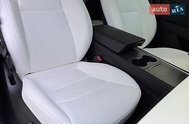 Внедорожник / Кроссовер Tesla Model Y 2025 в Киеве