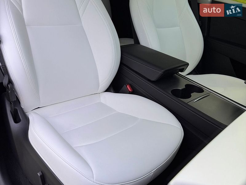 Внедорожник / Кроссовер Tesla Model Y 2025 в Киеве