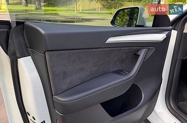 Внедорожник / Кроссовер Tesla Model Y 2025 в Киеве