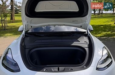 Внедорожник / Кроссовер Tesla Model Y 2025 в Киеве
