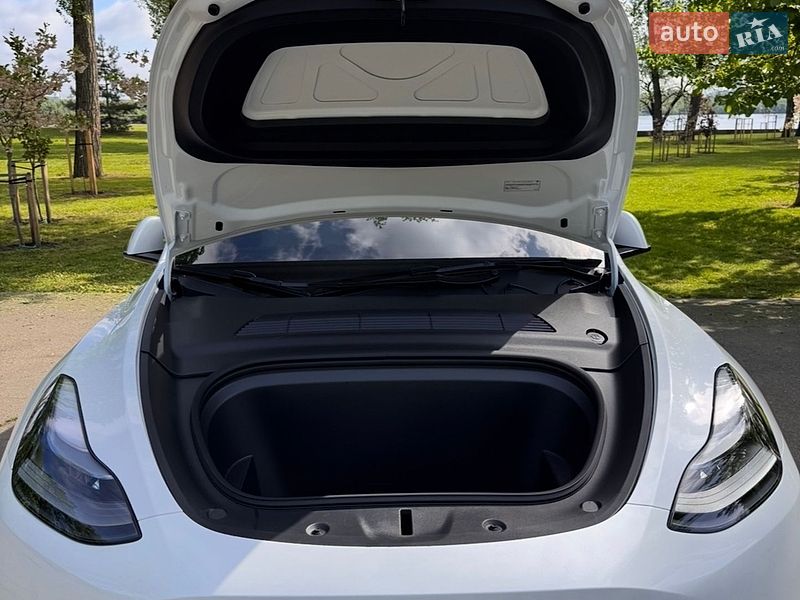 Внедорожник / Кроссовер Tesla Model Y 2025 в Киеве
