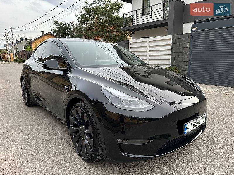 Tesla Model Y 2024