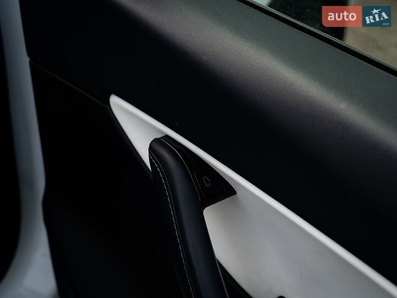 Позашляховик / Кросовер Tesla Model Y 2020 в Хмельницькому