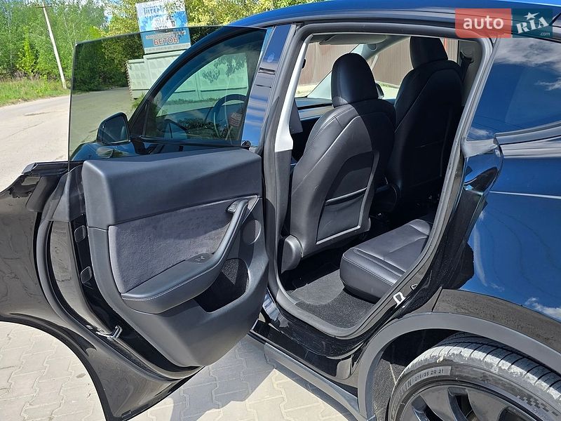 Внедорожник / Кроссовер Tesla Model Y 2023 в Луцке