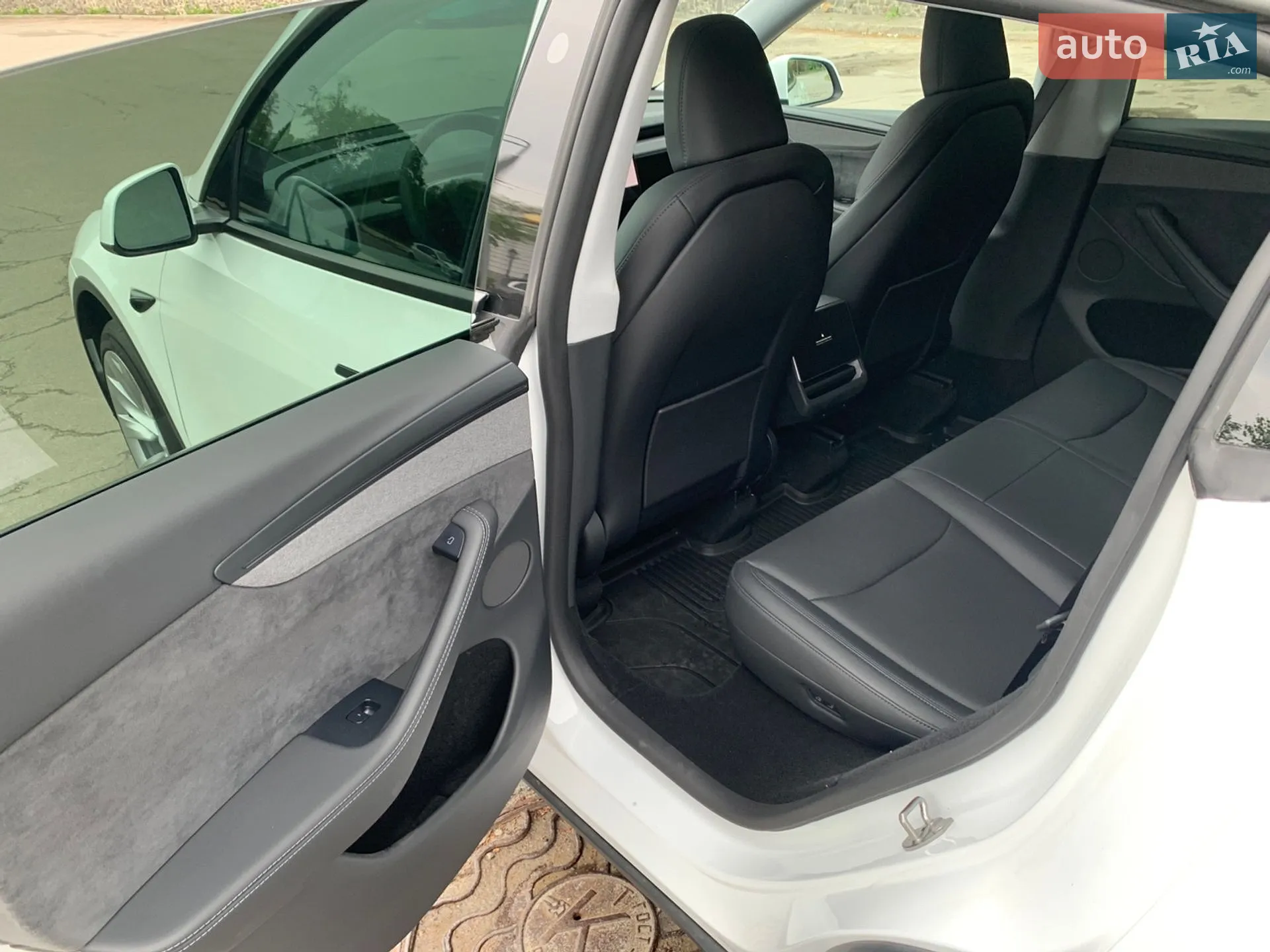 2025 Tesla Model Y - мініатюра 10