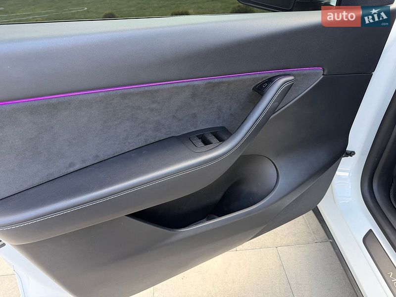 Внедорожник / Кроссовер Tesla Model Y 2021 в Ивано-Франковске