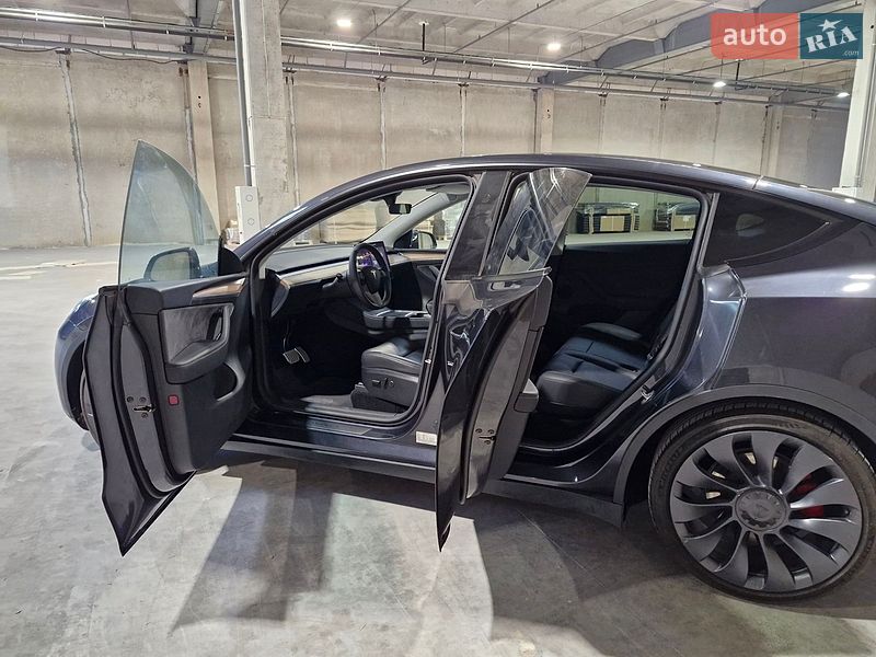 Позашляховик / Кросовер Tesla Model Y 2024 в Києві