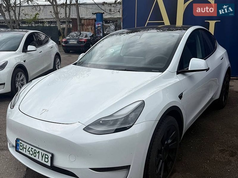 Tesla Model Y 2023
