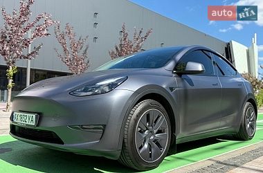 Внедорожник / Кроссовер Tesla Model Y 2023 в Киеве