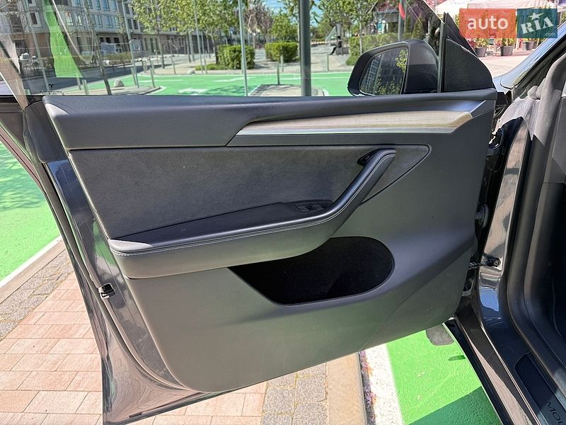 Внедорожник / Кроссовер Tesla Model Y 2023 в Киеве
