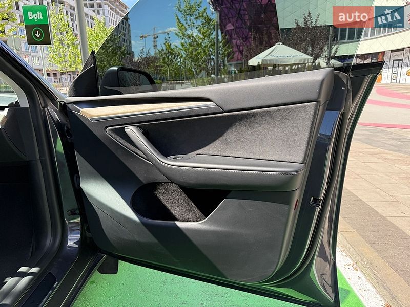 Внедорожник / Кроссовер Tesla Model Y 2023 в Киеве