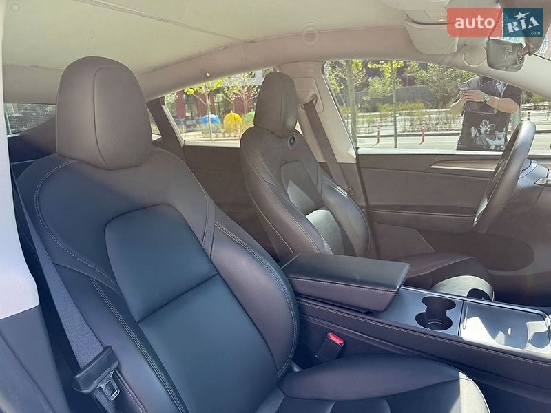 Внедорожник / Кроссовер Tesla Model Y 2023 в Киеве