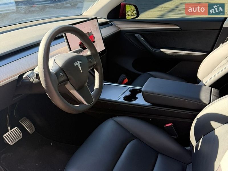 Позашляховик / Кросовер Tesla Model Y 2024 в Києві