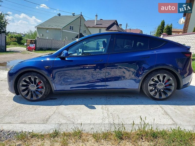 Позашляховик / Кросовер Tesla Model Y 2024 в Дніпрі