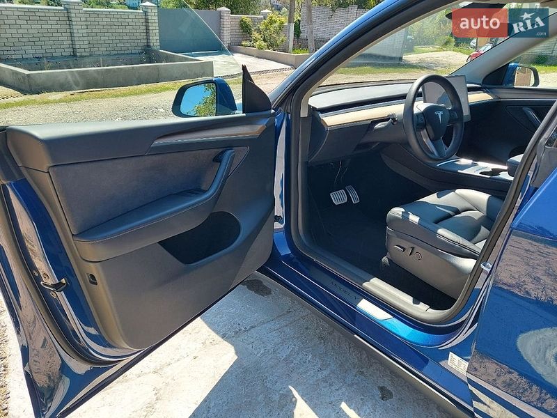 Внедорожник / Кроссовер Tesla Model Y 2024 в Днепре