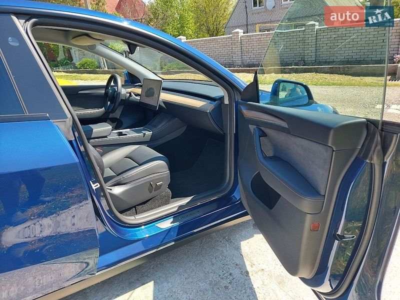 Позашляховик / Кросовер Tesla Model Y 2024 в Дніпрі