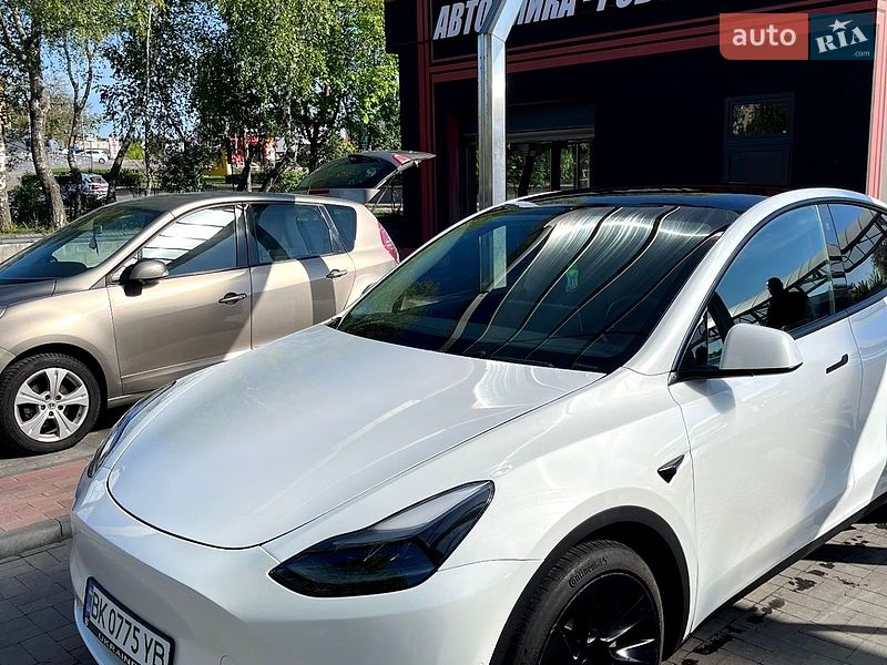 Позашляховик / Кросовер Tesla Model Y 2022 в Рівному фото 10 Позашляховик / Кросовер Tesla Model Y 2022 в Рівному