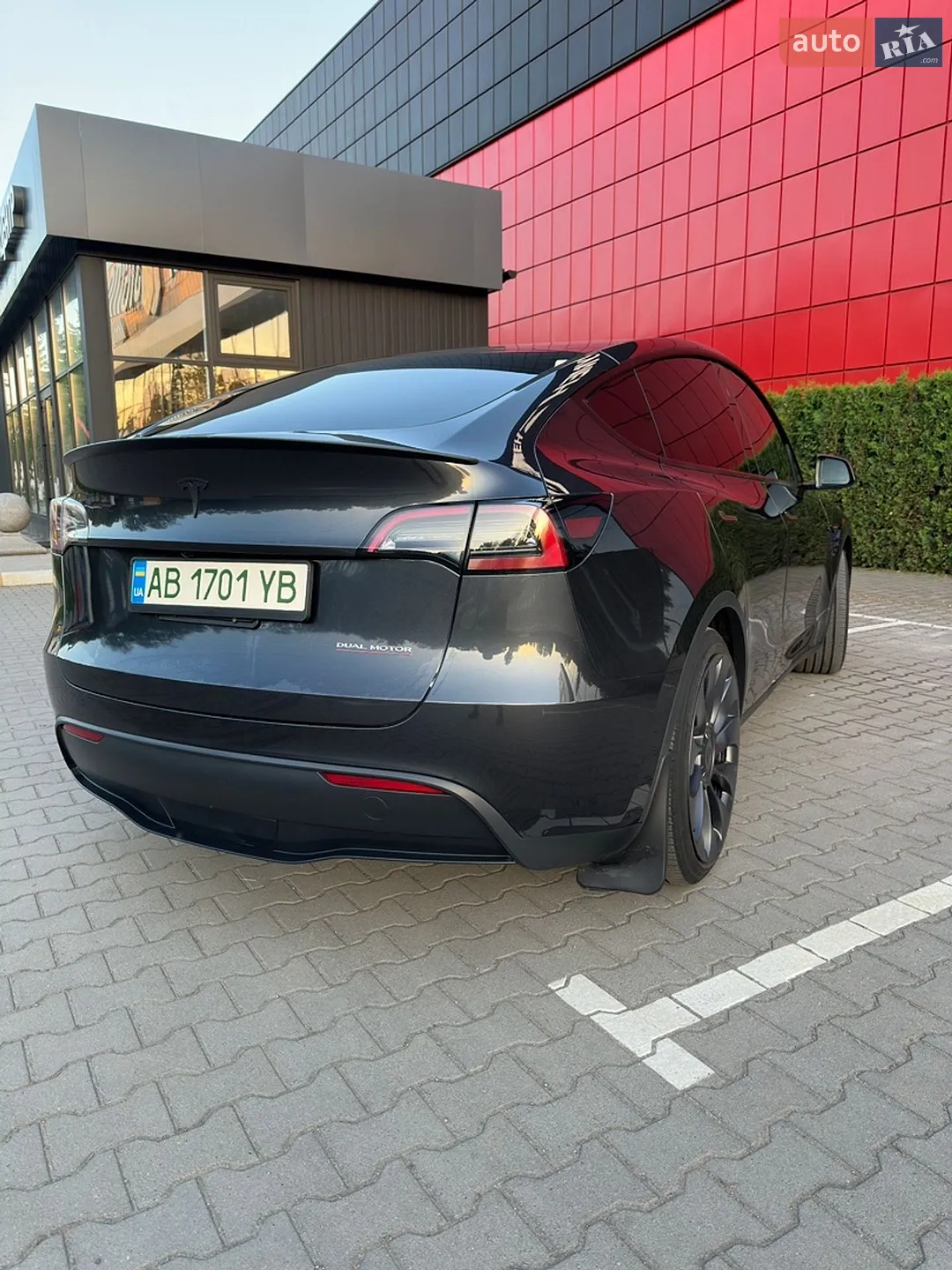 2024 Tesla Model Y - мініатюра 3