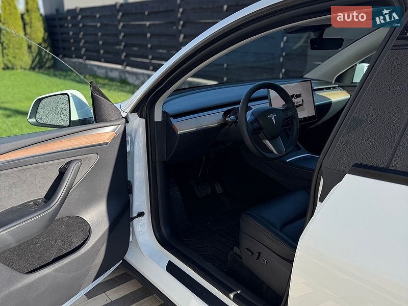 Позашляховик / Кросовер Tesla Model Y 2023 в Києві