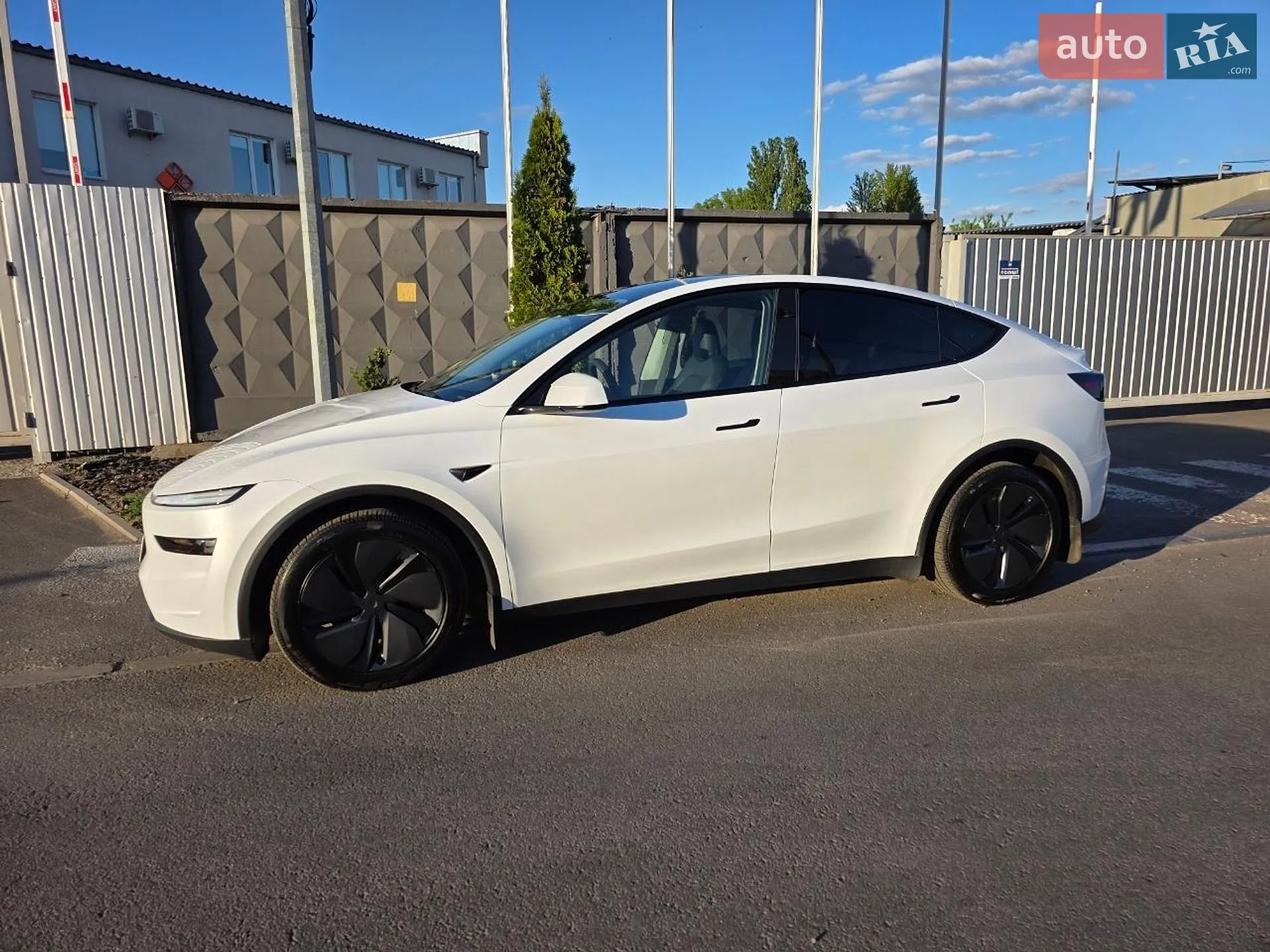 2025 Tesla Model Y - мініатюра 6