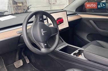 Позашляховик / Кросовер Tesla Model Y 2024 в Рівному фото 7 Позашляховик / Кросовер Tesla Model Y 2024 в Рівному