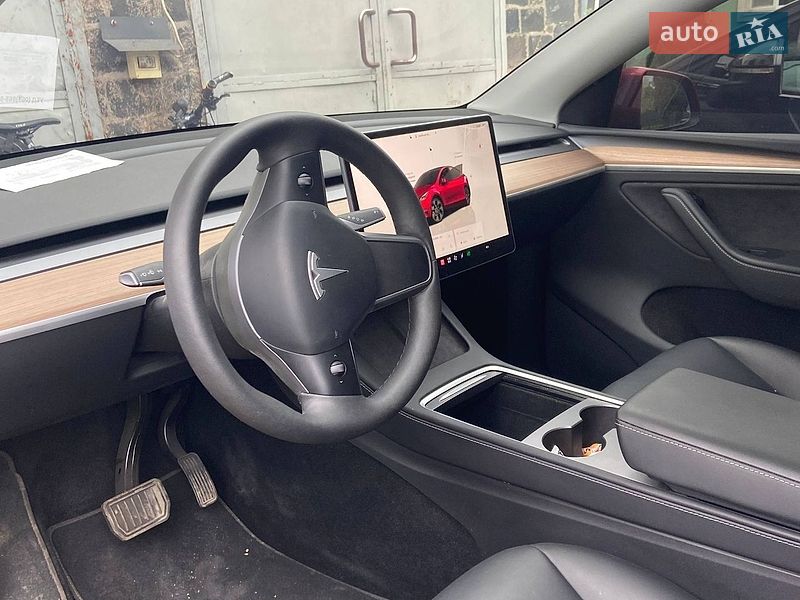 Позашляховик / Кросовер Tesla Model Y 2024 в Рівному фото 7 Позашляховик / Кросовер Tesla Model Y 2024 в Рівному