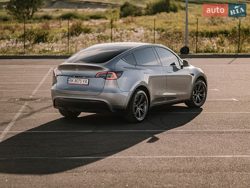 Позашляховик / Кросовер Tesla Model Y 2024 в Києві фото 5 Позашляховик / Кросовер Tesla Model Y 2024 в Києві