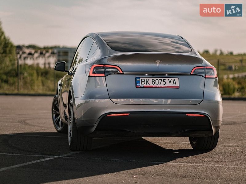 Позашляховик / Кросовер Tesla Model Y 2024 в Києві фото 13 Позашляховик / Кросовер Tesla Model Y 2024 в Києві