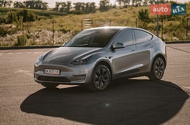 Позашляховик / Кросовер Tesla Model Y 2024 в Києві фото 17 Позашляховик / Кросовер Tesla Model Y 2024 в Києві