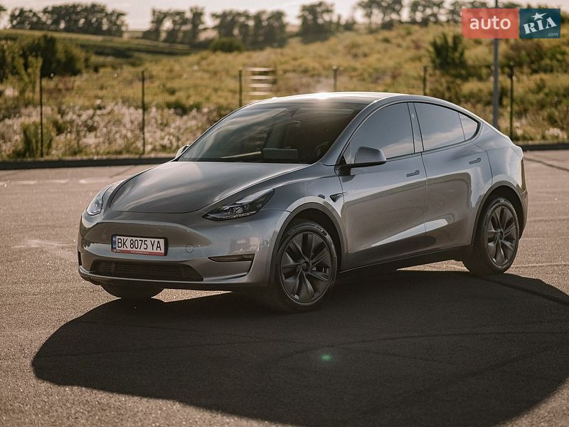 Позашляховик / Кросовер Tesla Model Y 2024 в Києві фото 17 Позашляховик / Кросовер Tesla Model Y 2024 в Києві