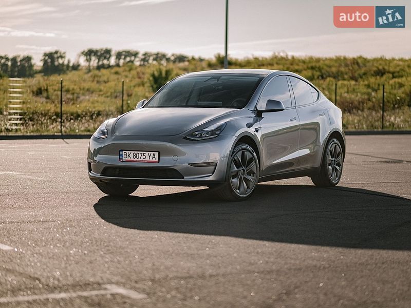 Позашляховик / Кросовер Tesla Model Y 2024 в Києві фото 19 Позашляховик / Кросовер Tesla Model Y 2024 в Києві