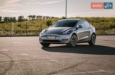 Позашляховик / Кросовер Tesla Model Y 2024 в Києві фото 21 Позашляховик / Кросовер Tesla Model Y 2024 в Києві