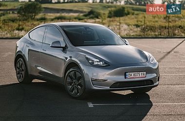 Позашляховик / Кросовер Tesla Model Y 2024 в Києві фото 27 Позашляховик / Кросовер Tesla Model Y 2024 в Києві