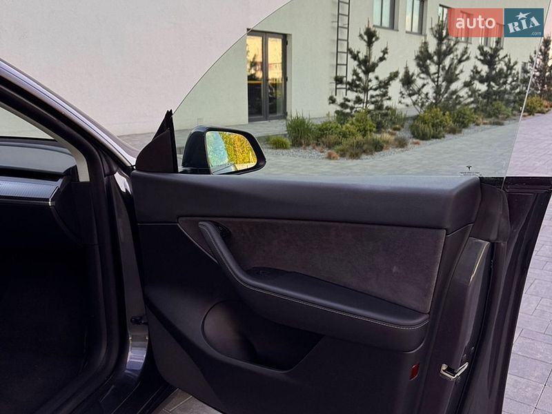 Внедорожник / Кроссовер Tesla Model Y 2022 в Луцке