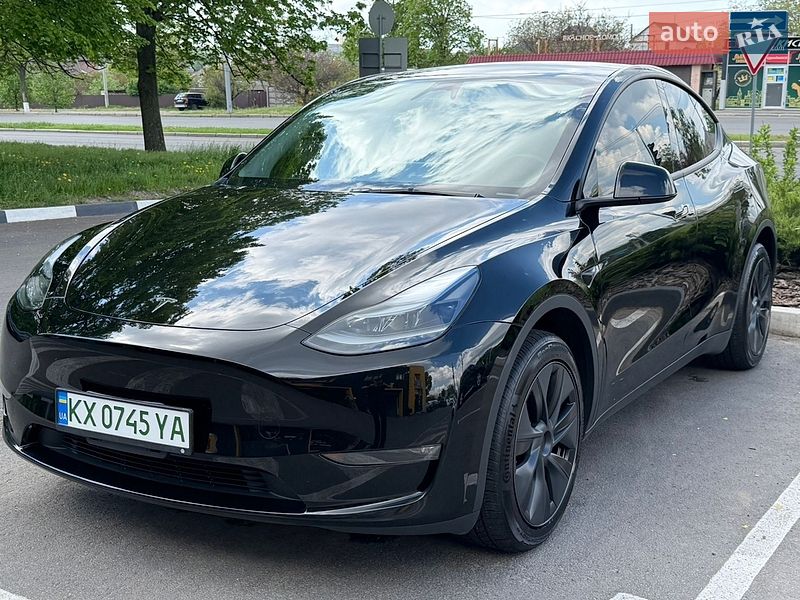 Tesla Model Y 2024