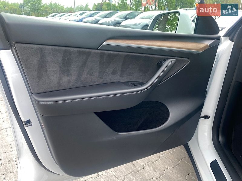 Внедорожник / Кроссовер Tesla Model Y 2023 в Киеве фото 9 Внедорожник / Кроссовер Tesla Model Y 2023 в Киеве