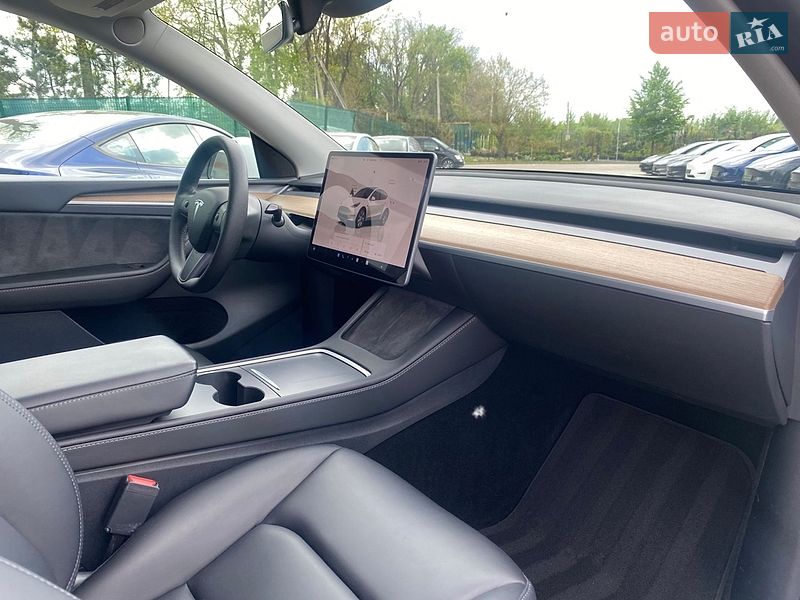 Внедорожник / Кроссовер Tesla Model Y 2023 в Киеве