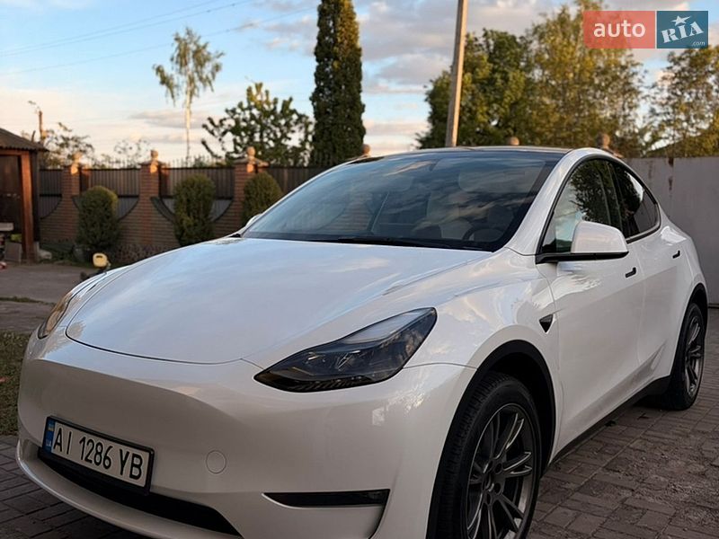 Tesla Model Y 2024