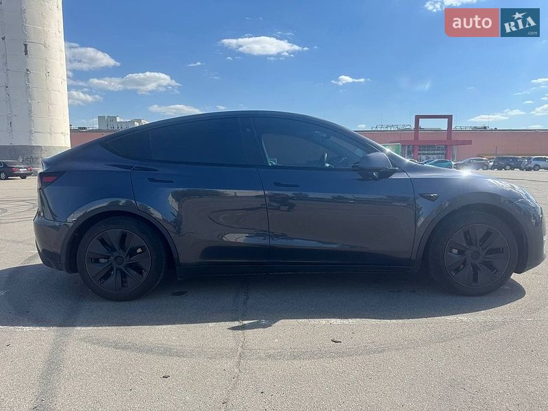 Внедорожник / Кроссовер Tesla Model Y 2025 в Киеве
