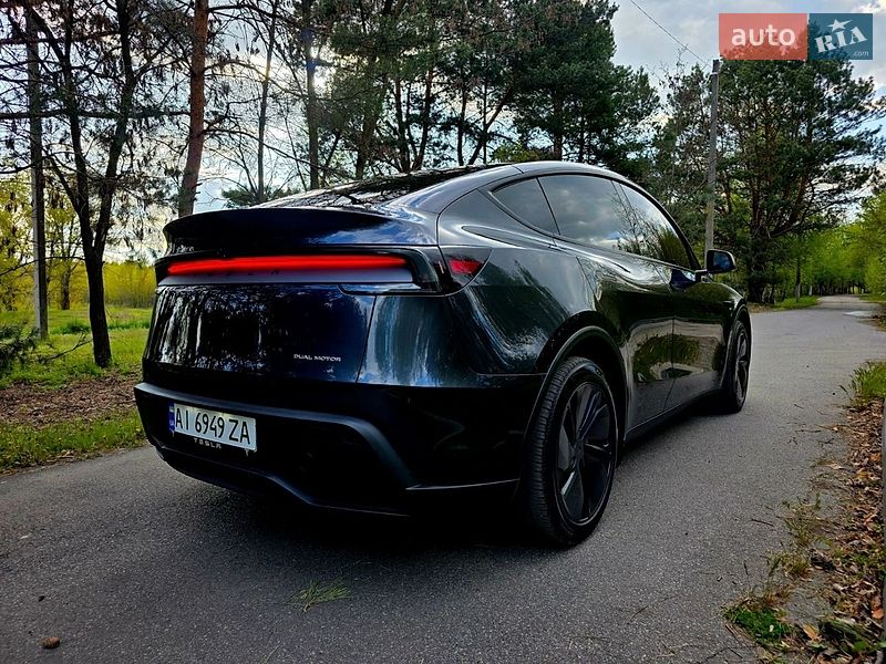 Внедорожник / Кроссовер Tesla Model Y 2025 в Киеве