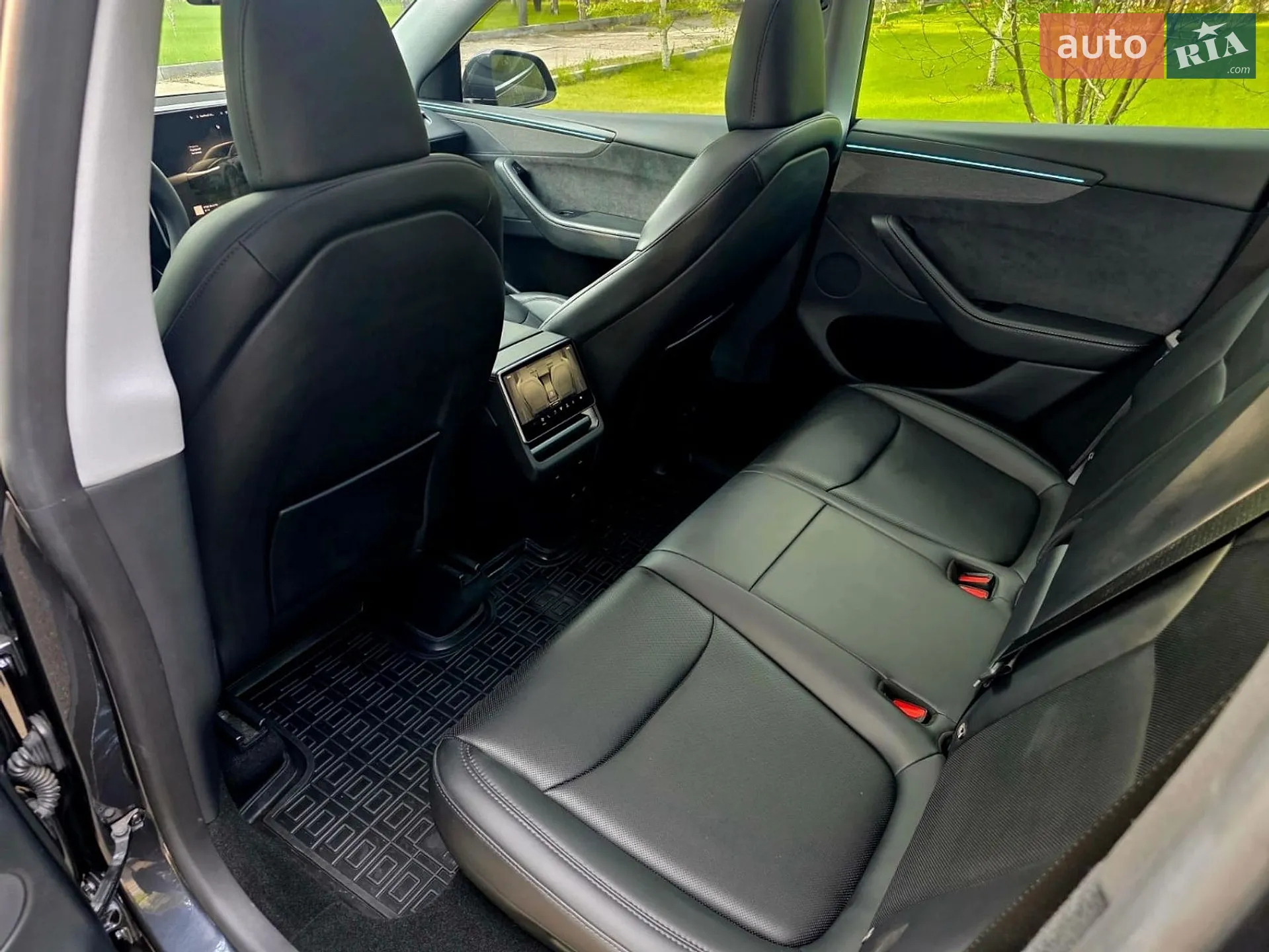 2025 Tesla Model Y - мініатюра 10