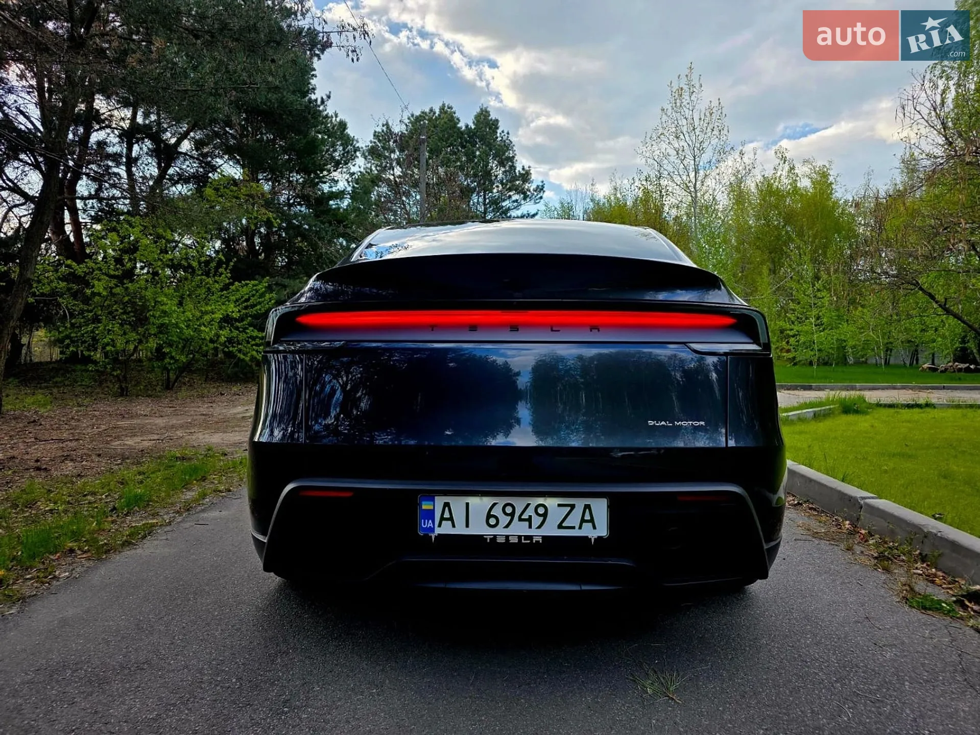 2025 Tesla Model Y - мініатюра 4