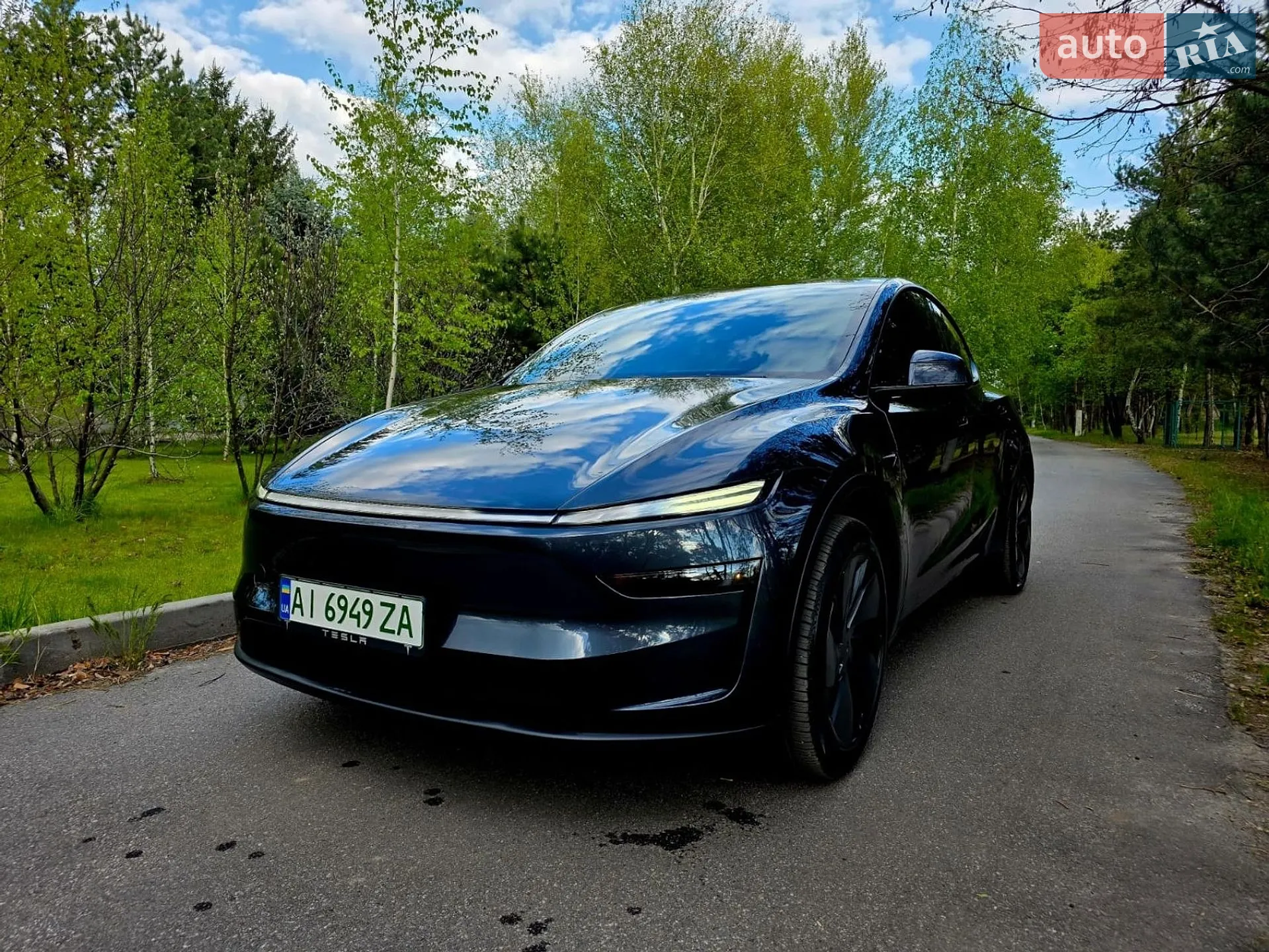 2025 Tesla Model Y - мініатюра 3