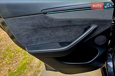 Внедорожник / Кроссовер Tesla Model Y 2025 в Киеве