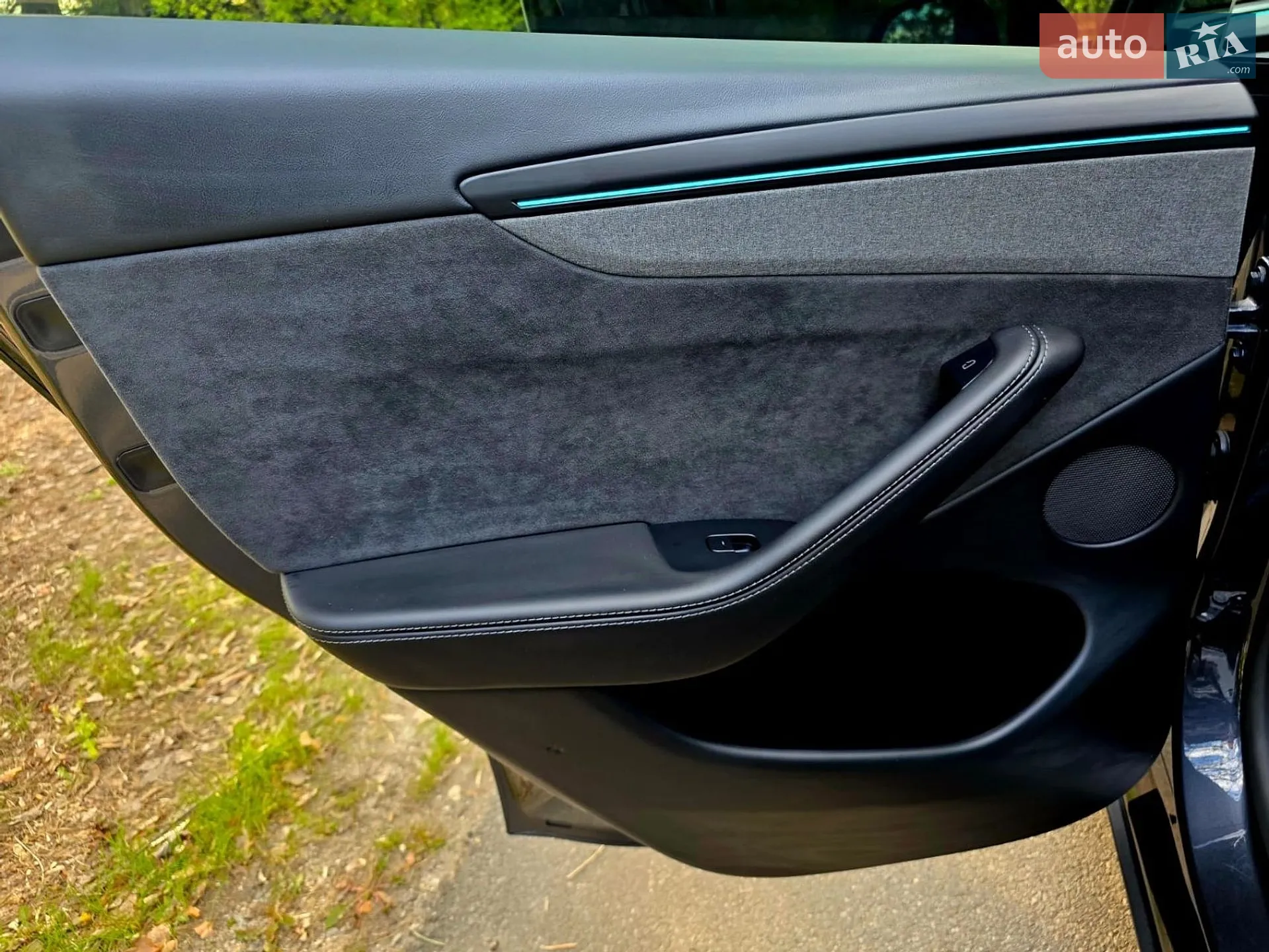 2025 Tesla Model Y - мініатюра 15