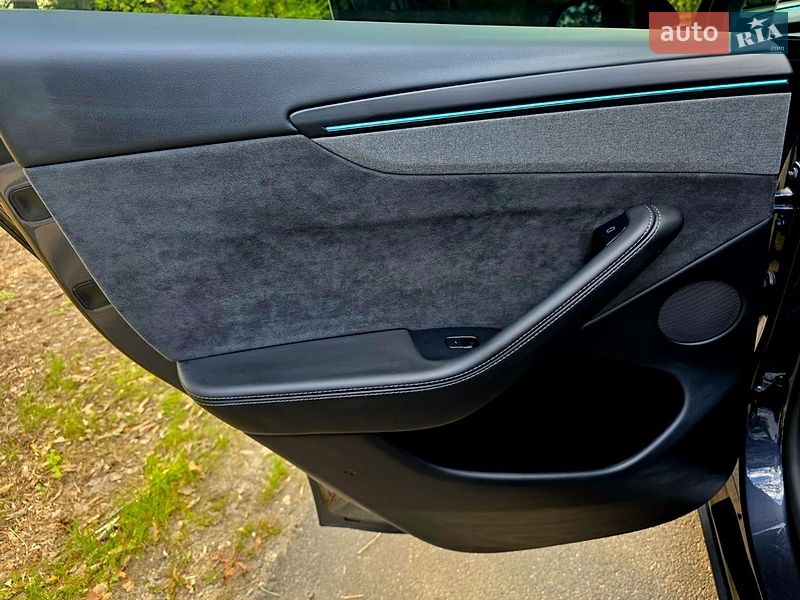 Внедорожник / Кроссовер Tesla Model Y 2025 в Киеве