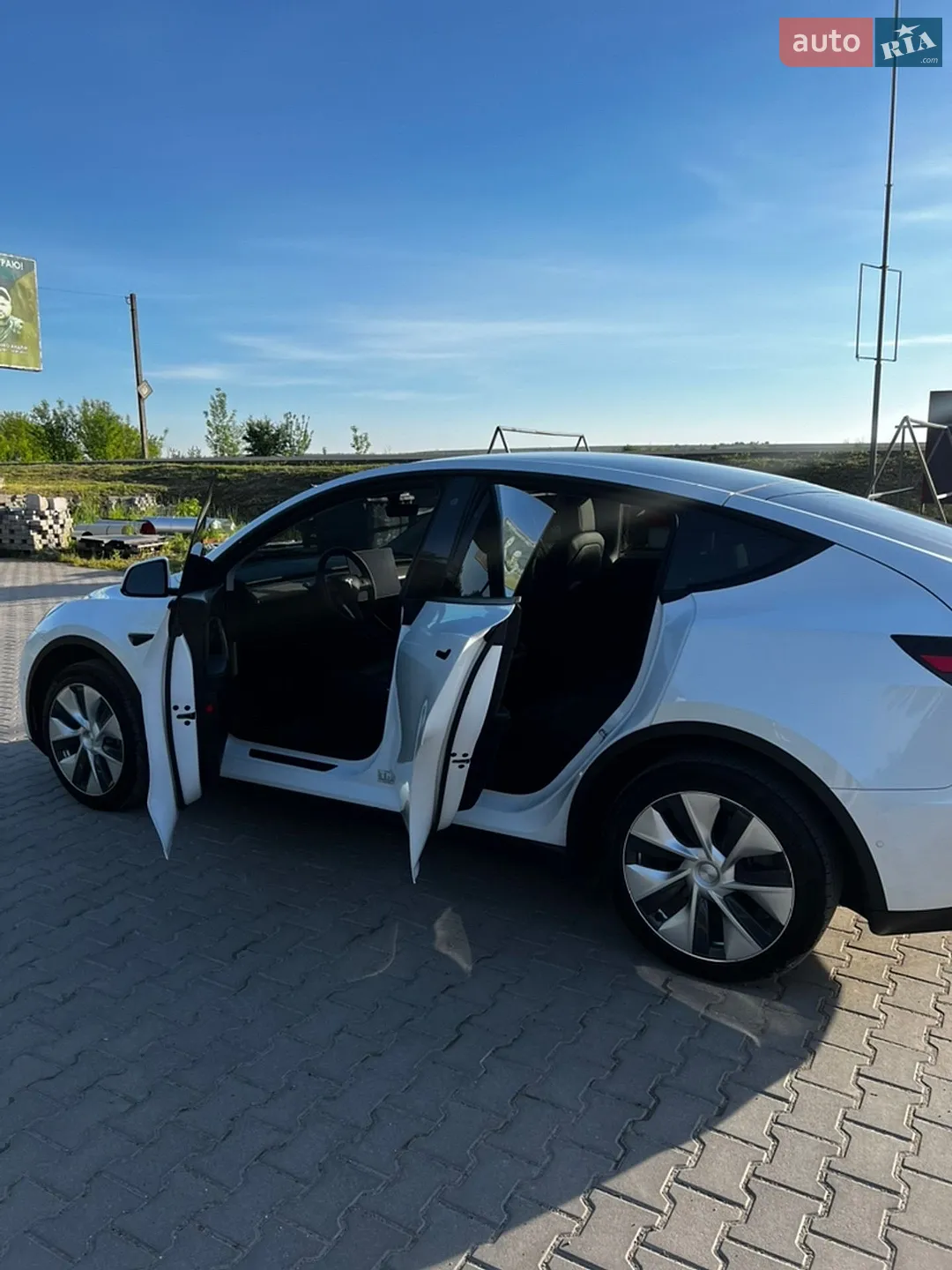 2020 Tesla Model Y - мініатюра 9