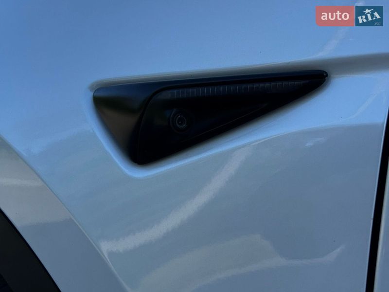 Позашляховик / Кросовер Tesla Model Y 2020 в Тлумачі
